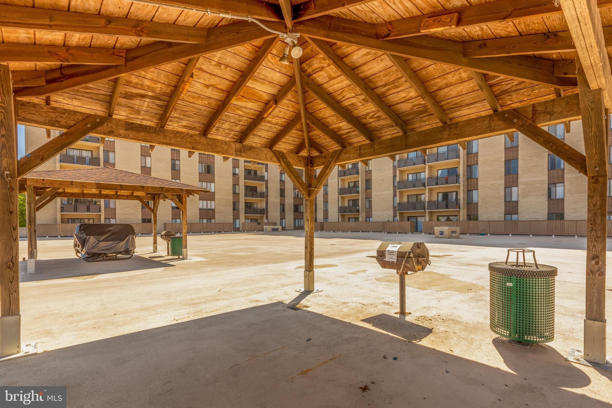 WOODLAKE TOWERS - Residential