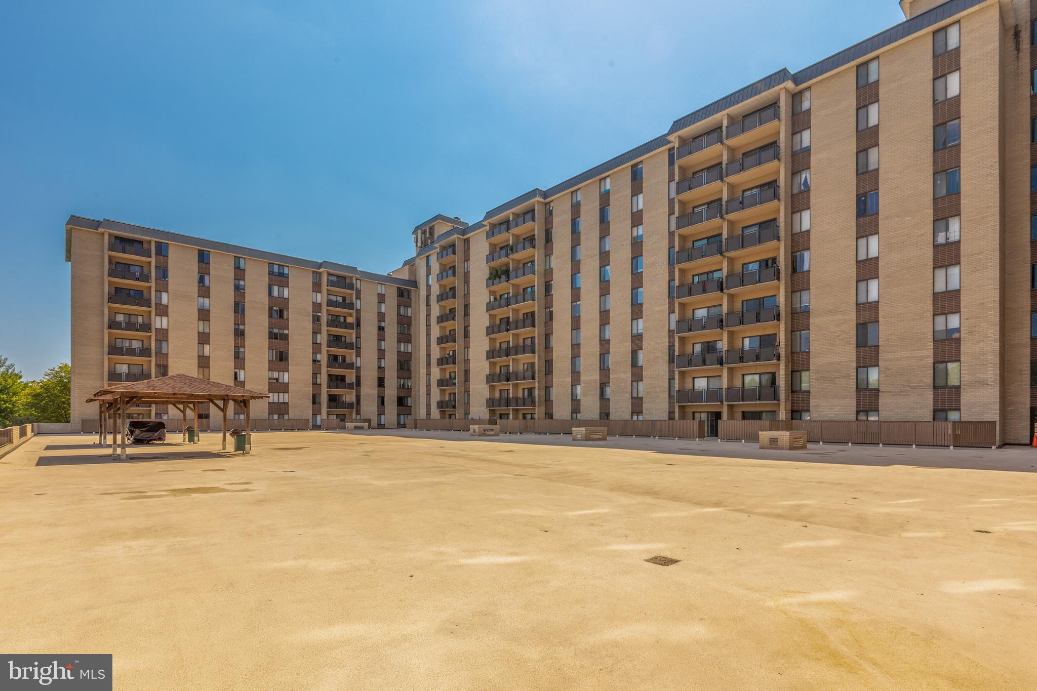 WOODLAKE TOWERS - Residential