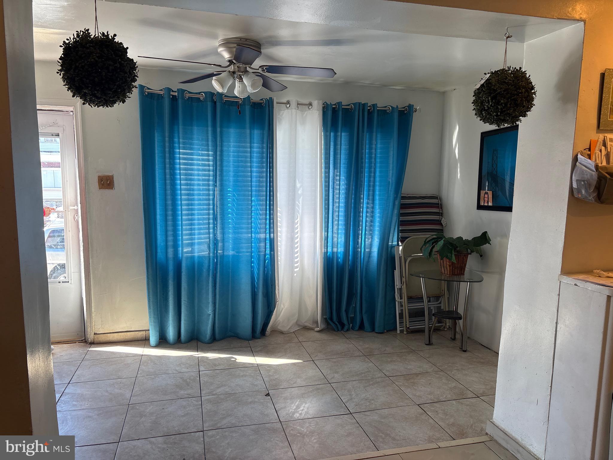 OXFORD CIRCLE - Residential