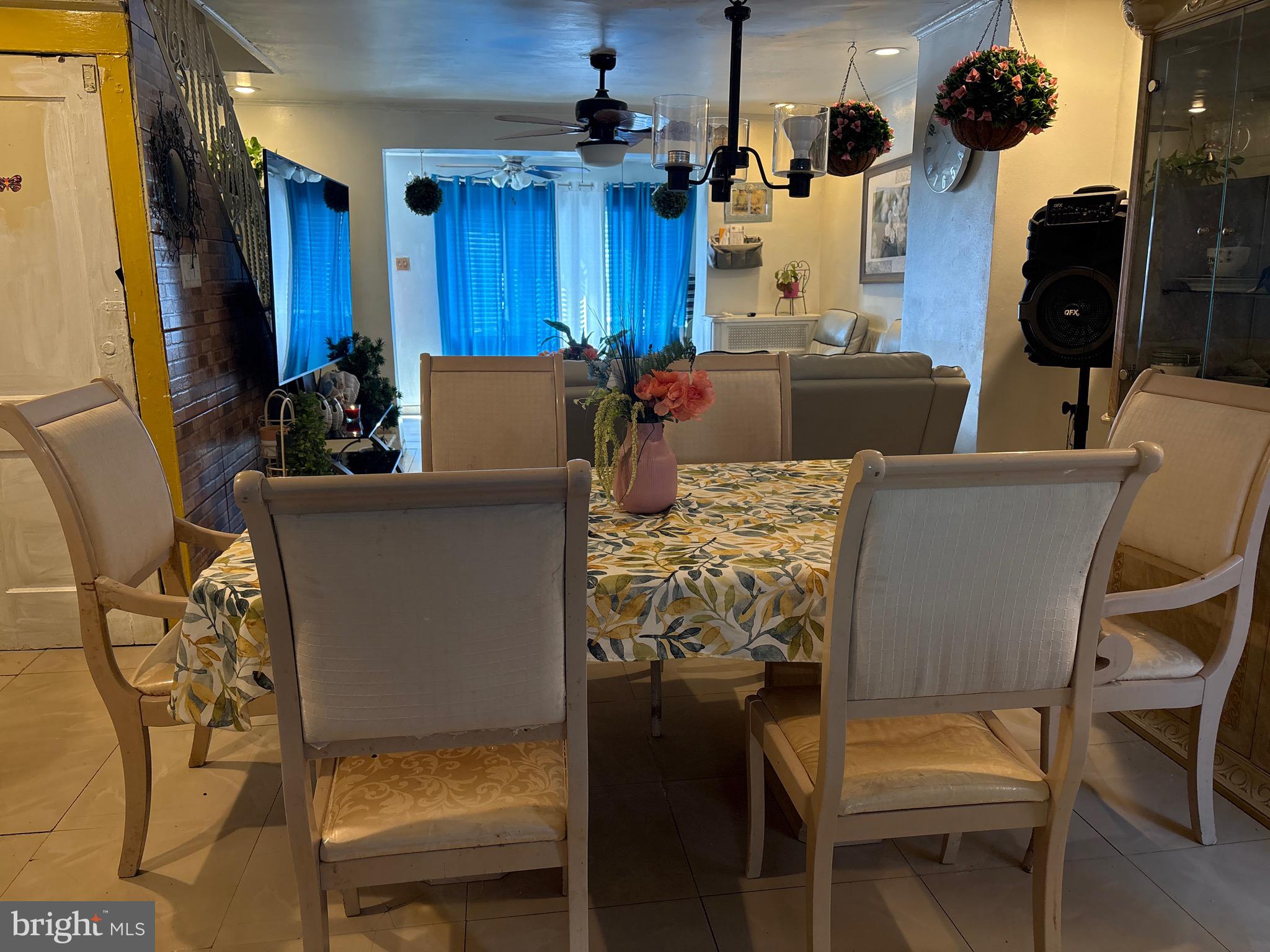 OXFORD CIRCLE - Residential