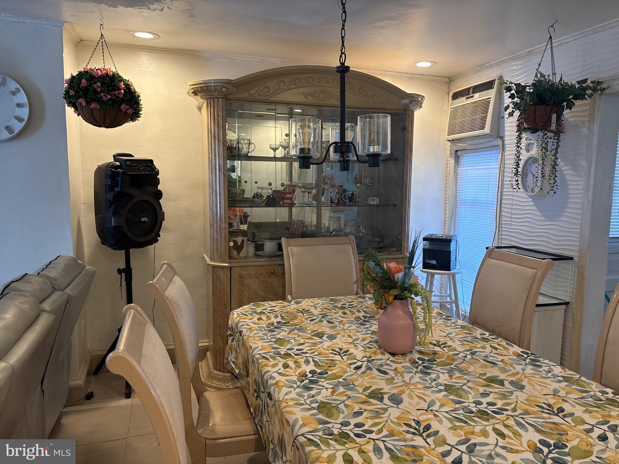 OXFORD CIRCLE - Residential