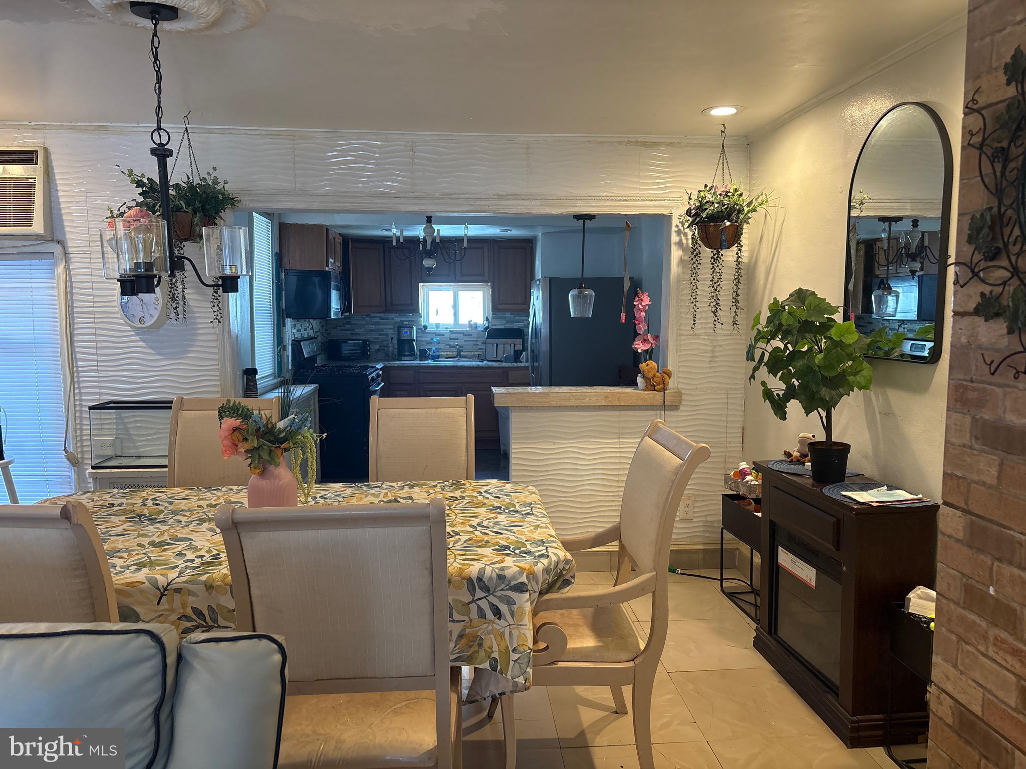 OXFORD CIRCLE - Residential