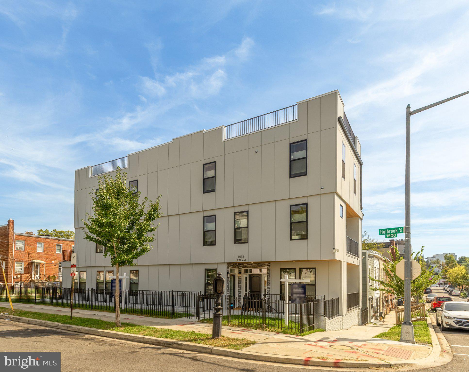 1516 LEVIS STREET NE 1