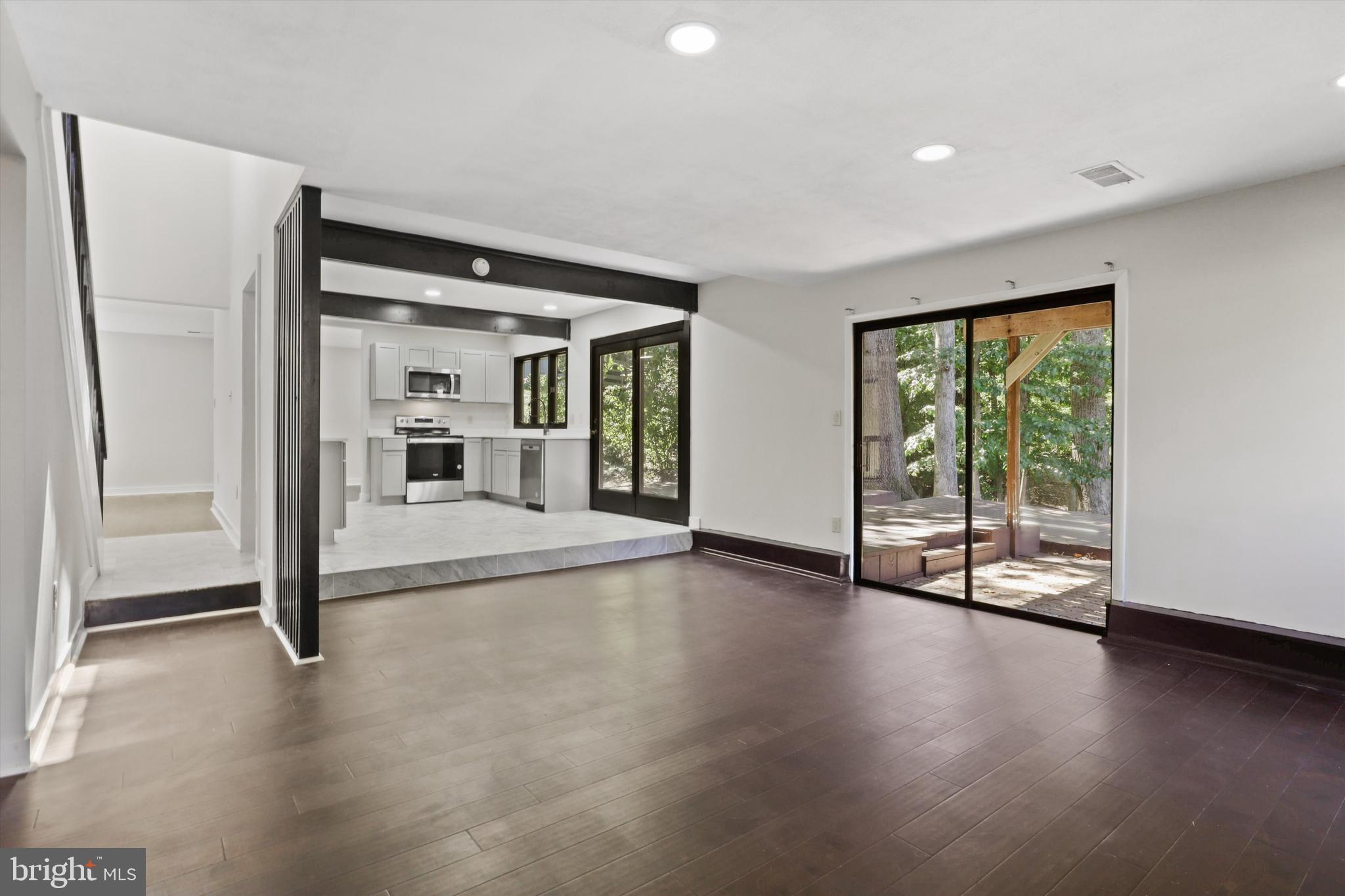 LAKE RIDGE - Residential