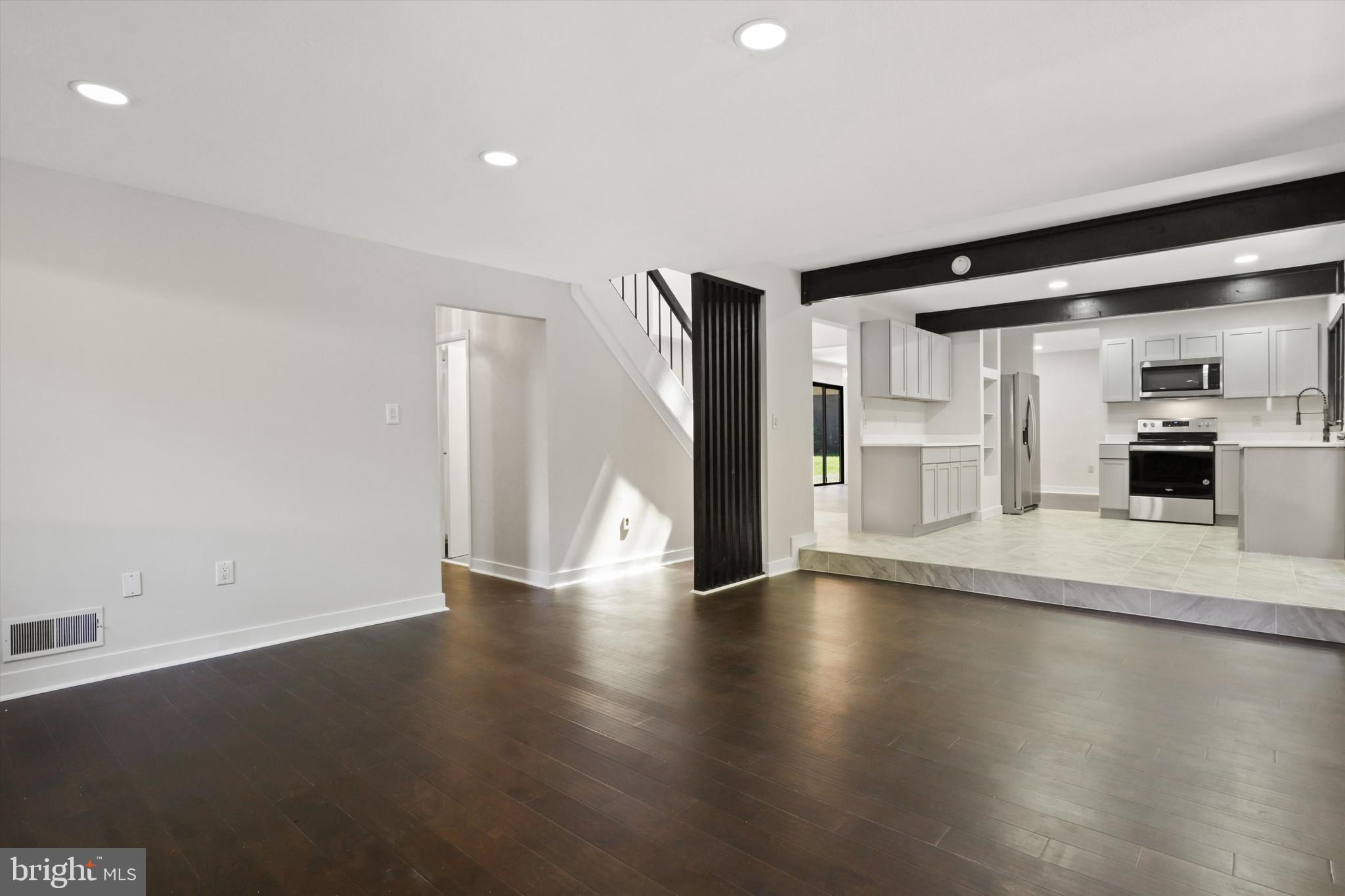 LAKE RIDGE - Residential