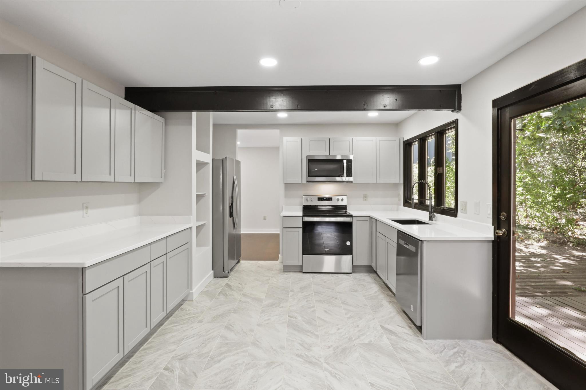 LAKE RIDGE - Residential