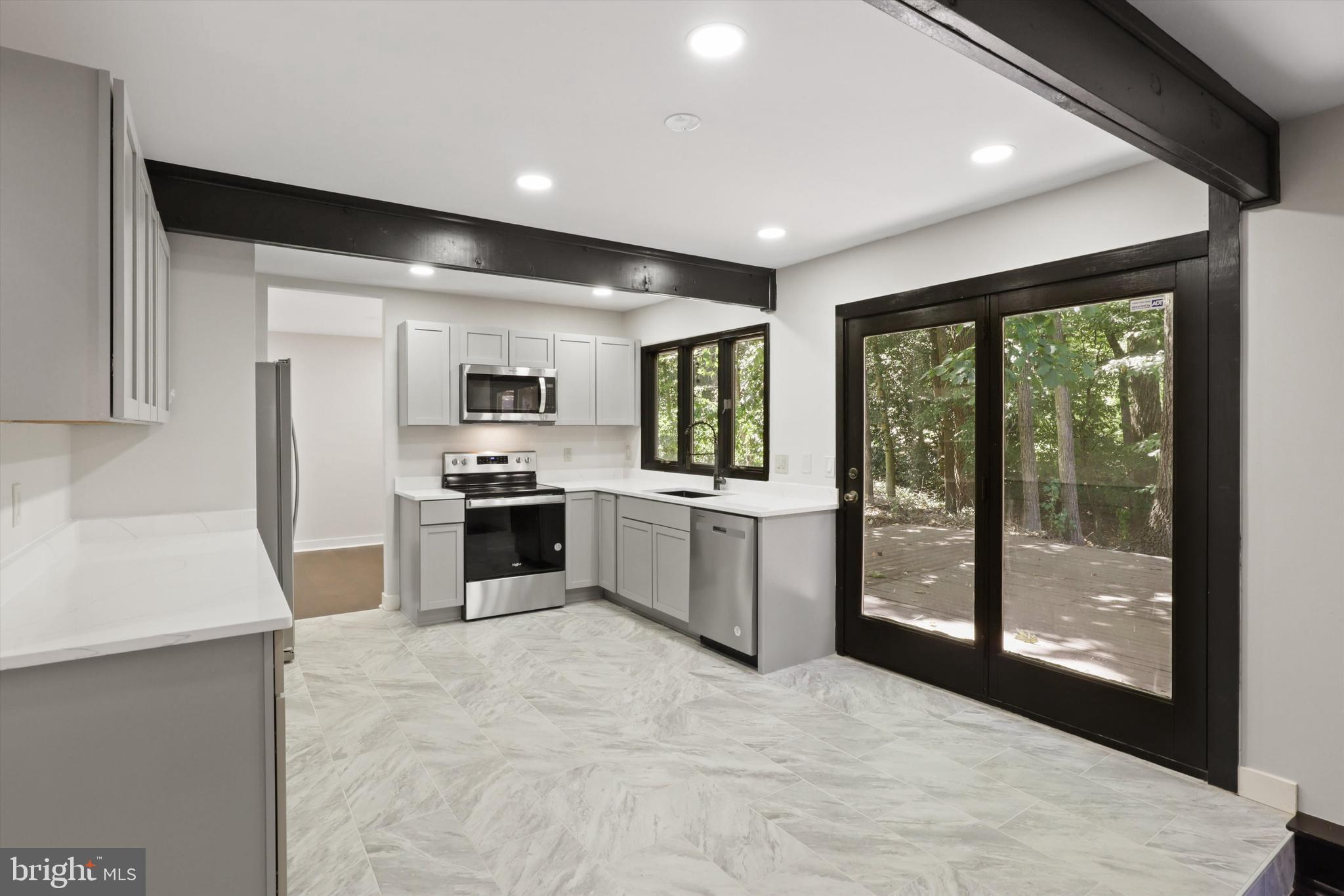 LAKE RIDGE - Residential