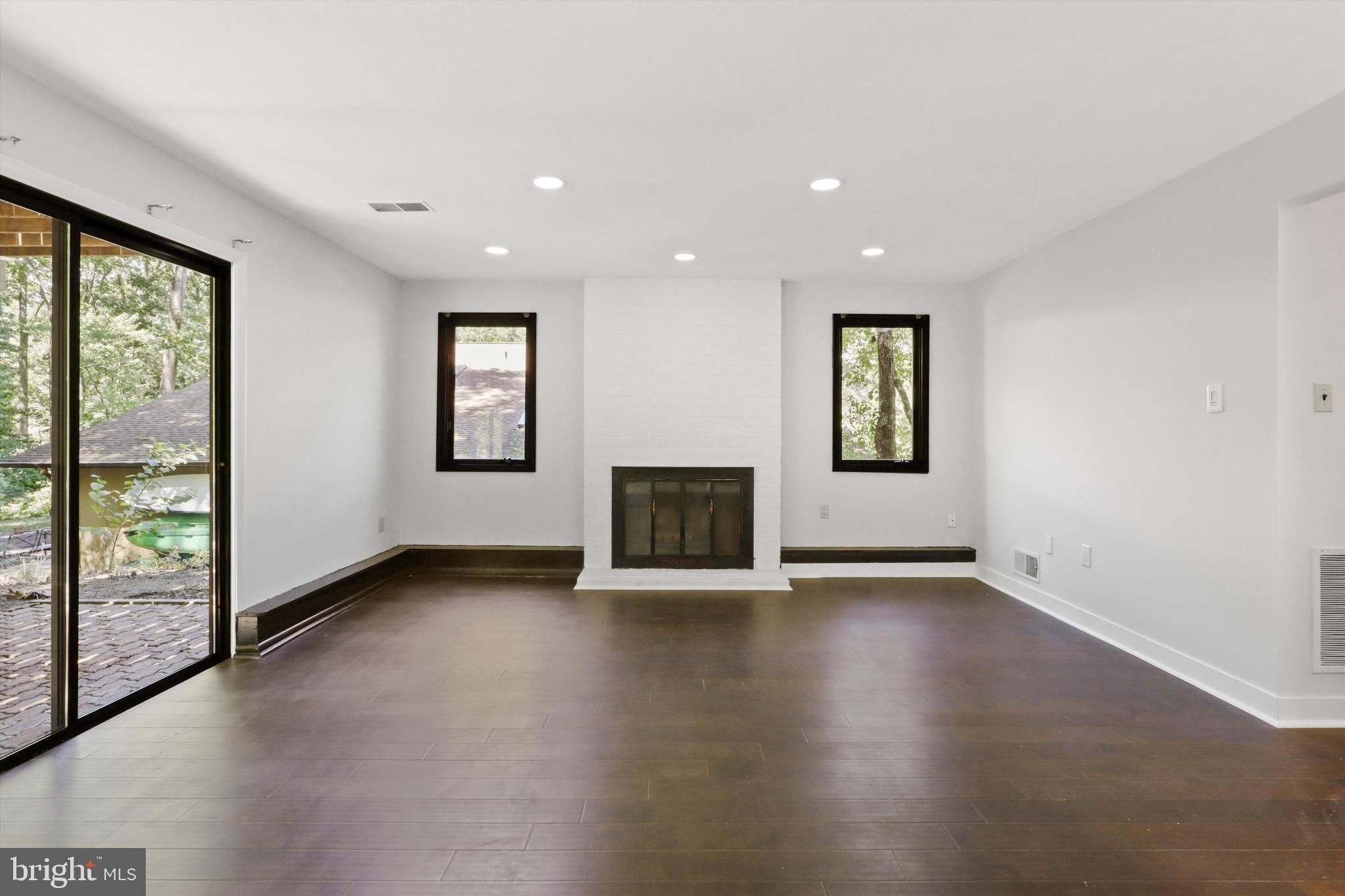 LAKE RIDGE - Residential