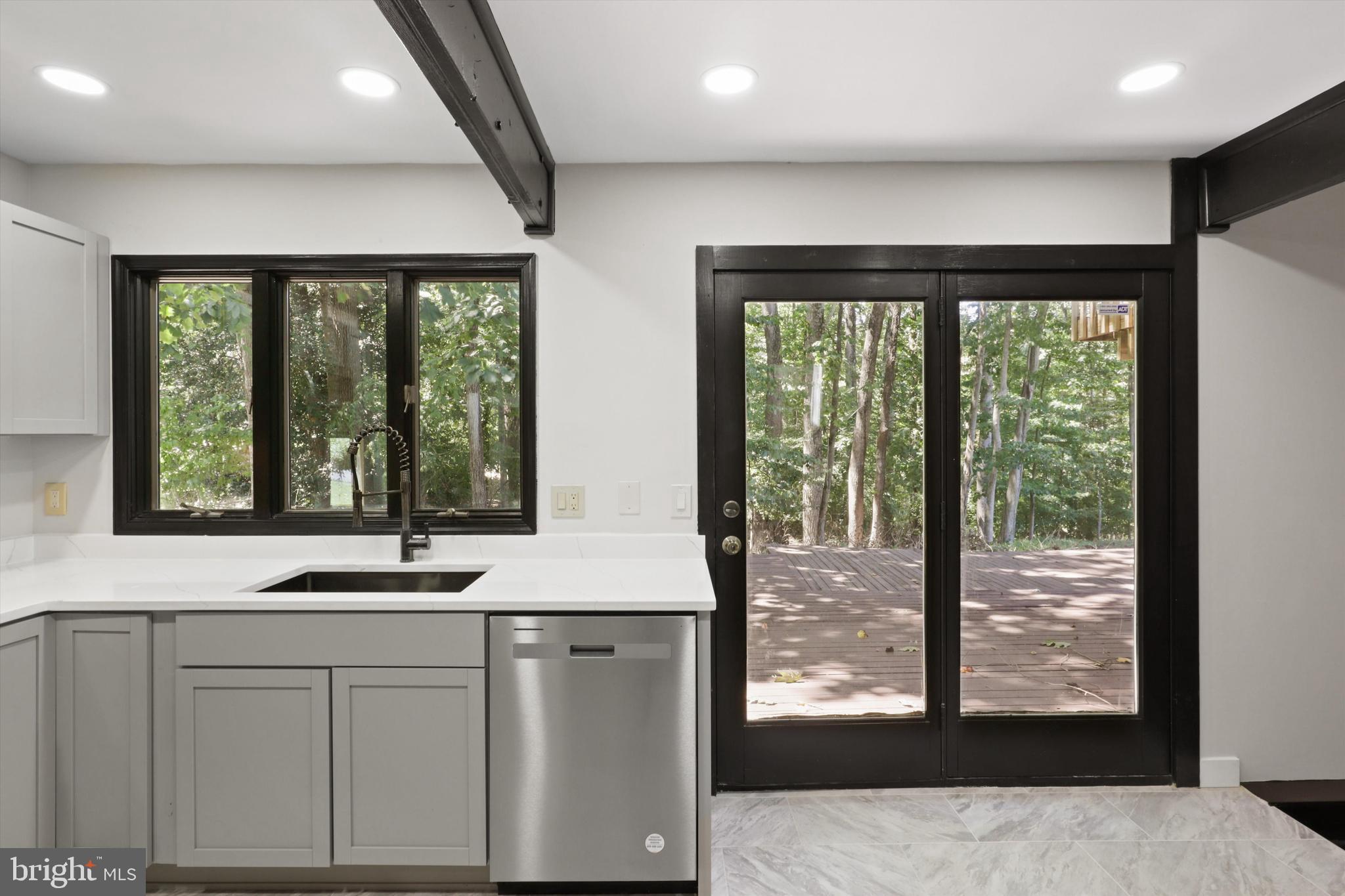 LAKE RIDGE - Residential