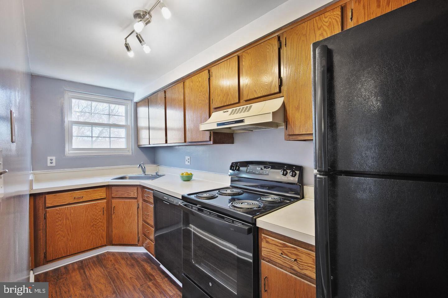 VILLAGES AT FALLS CHURCH - Residential Lease