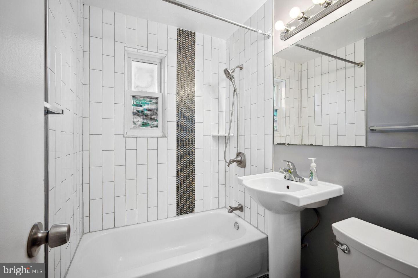 VILLAGES AT FALLS CHURCH - Residential Lease