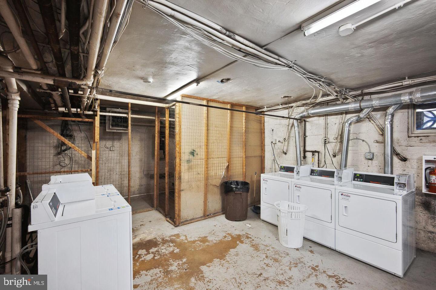 VILLAGES AT FALLS CHURCH - Residential Lease