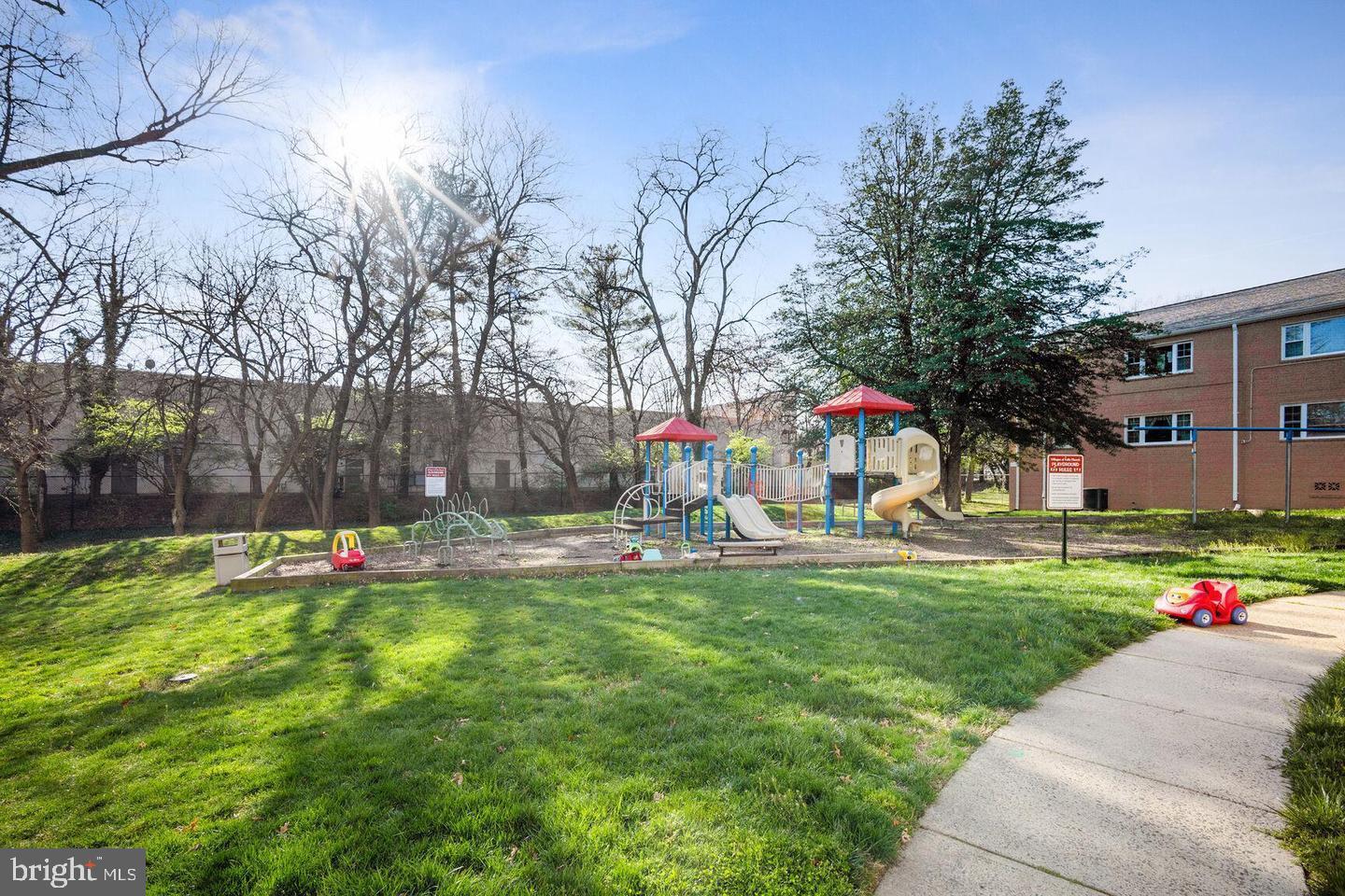 VILLAGES AT FALLS CHURCH - Residential Lease