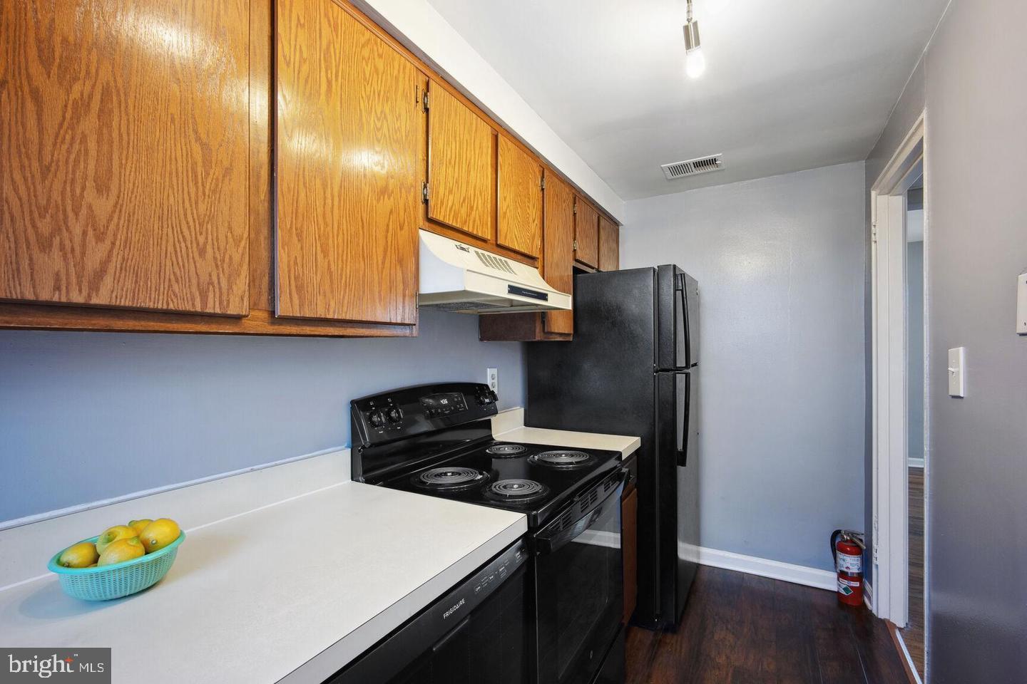 VILLAGES AT FALLS CHURCH - Residential Lease