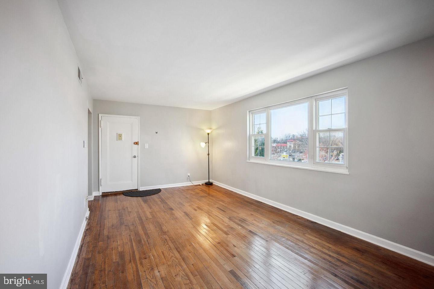 VILLAGES AT FALLS CHURCH - Residential Lease