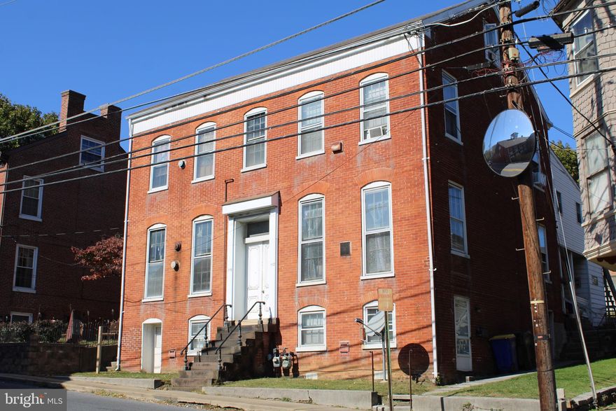 One bedroom, one bathroom 2nd floor apartment.
Note: Applicant must fill out an application and be approved PRIOR to viewing the property. The online application can be found on our website. You can apply for this property under the property description.