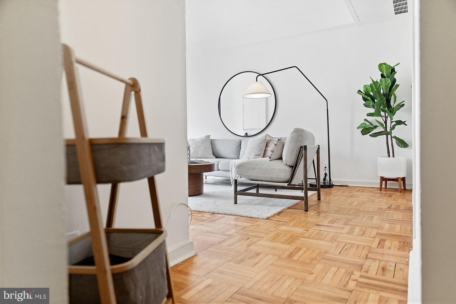 ART MUSEUM AREA - Residential Lease