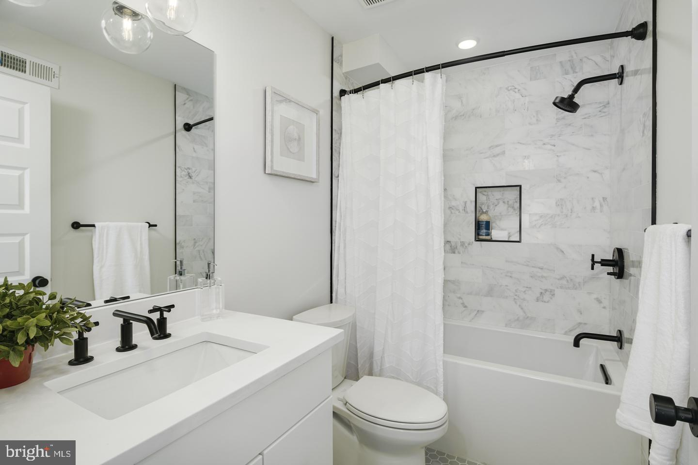 GRADUATE HOSPITAL - Residential Lease