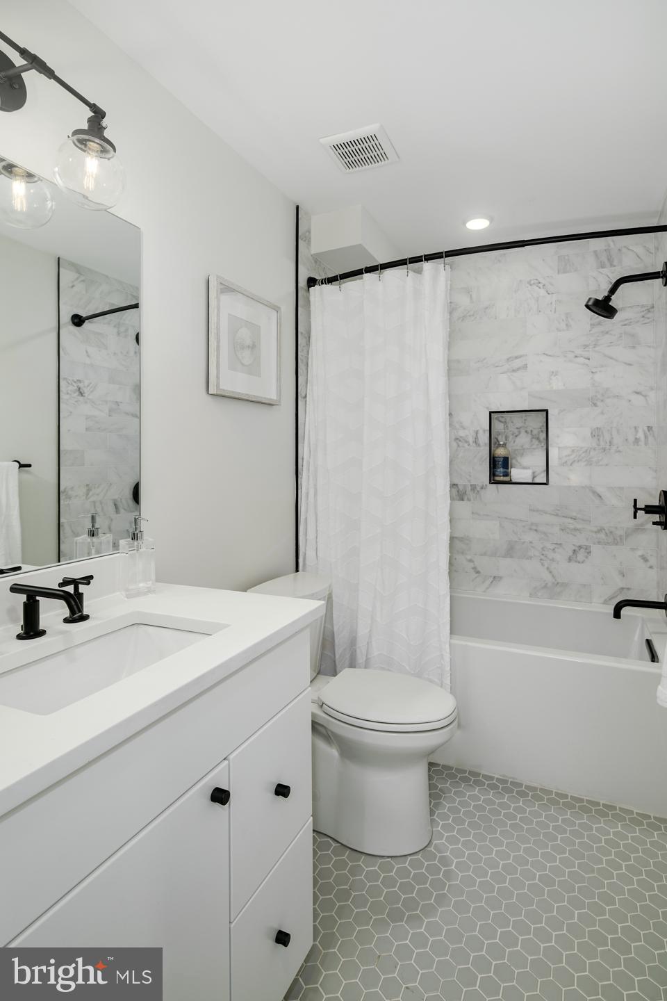 GRADUATE HOSPITAL - Residential Lease