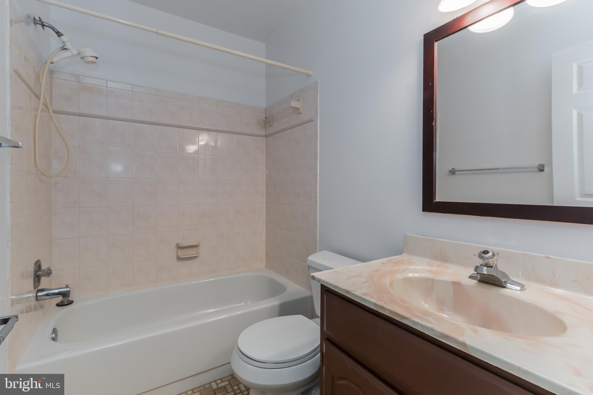 TOWNES OF WAKEFIELD - Residential Lease