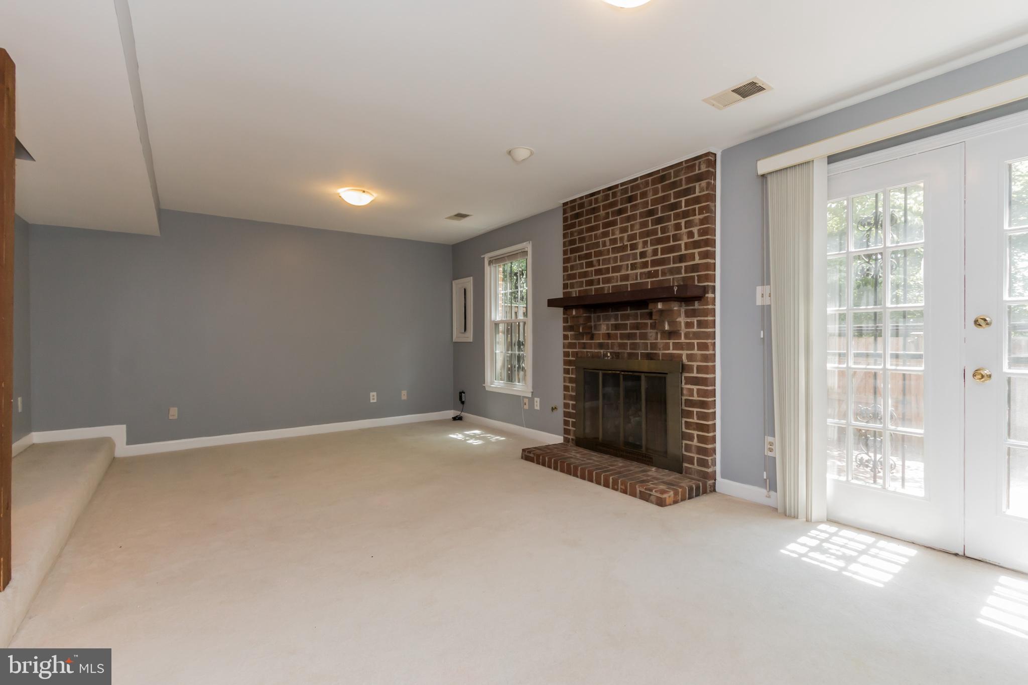 TOWNES OF WAKEFIELD - Residential Lease