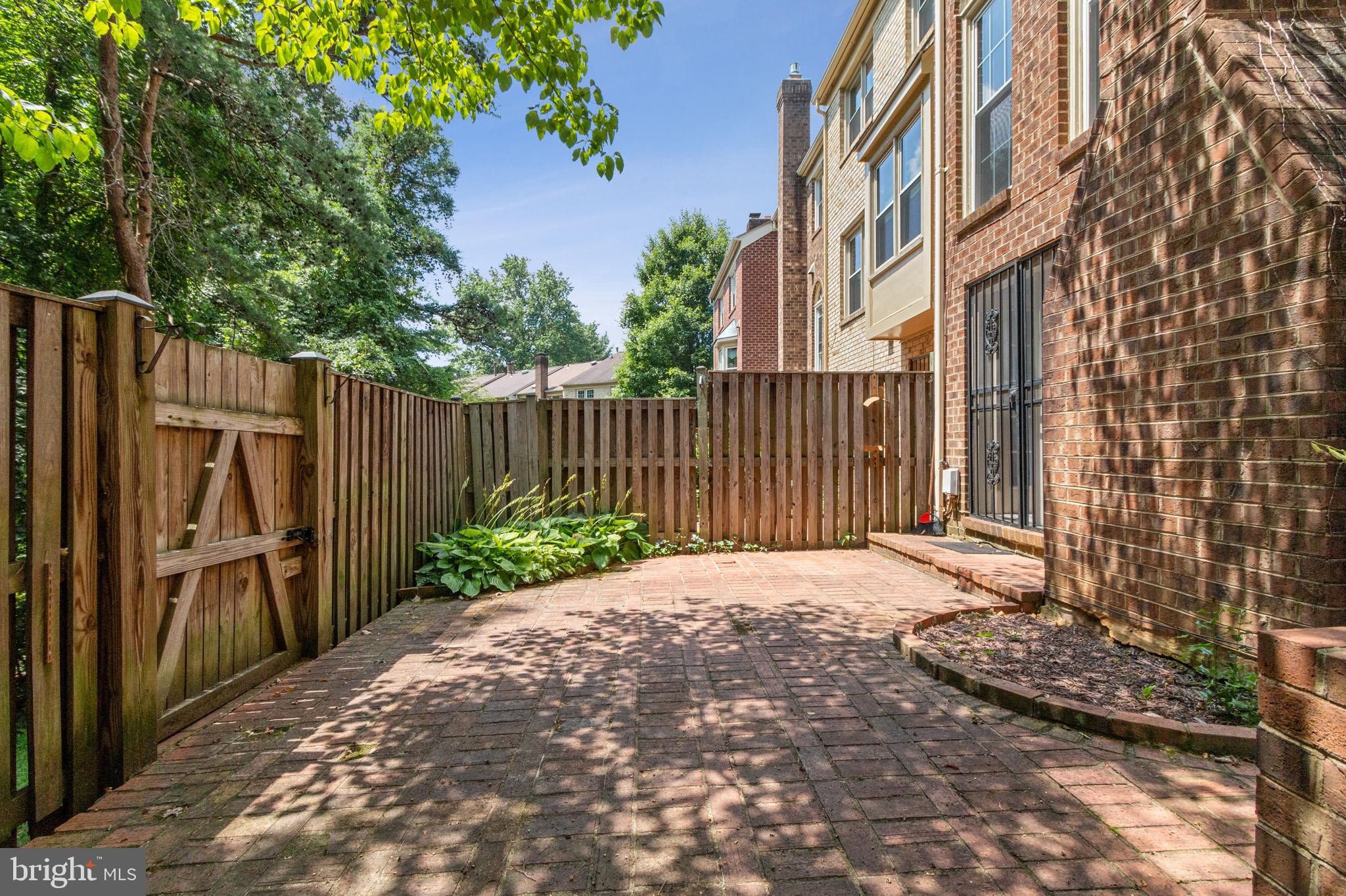 TOWNES OF WAKEFIELD - Residential Lease