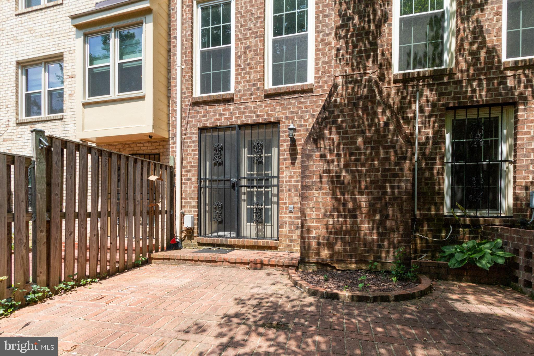 TOWNES OF WAKEFIELD - Residential Lease