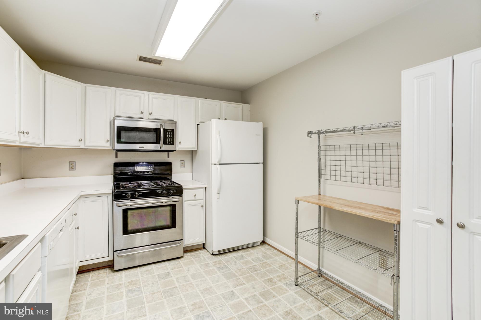 CHURCHILL VIEW - Residential Lease