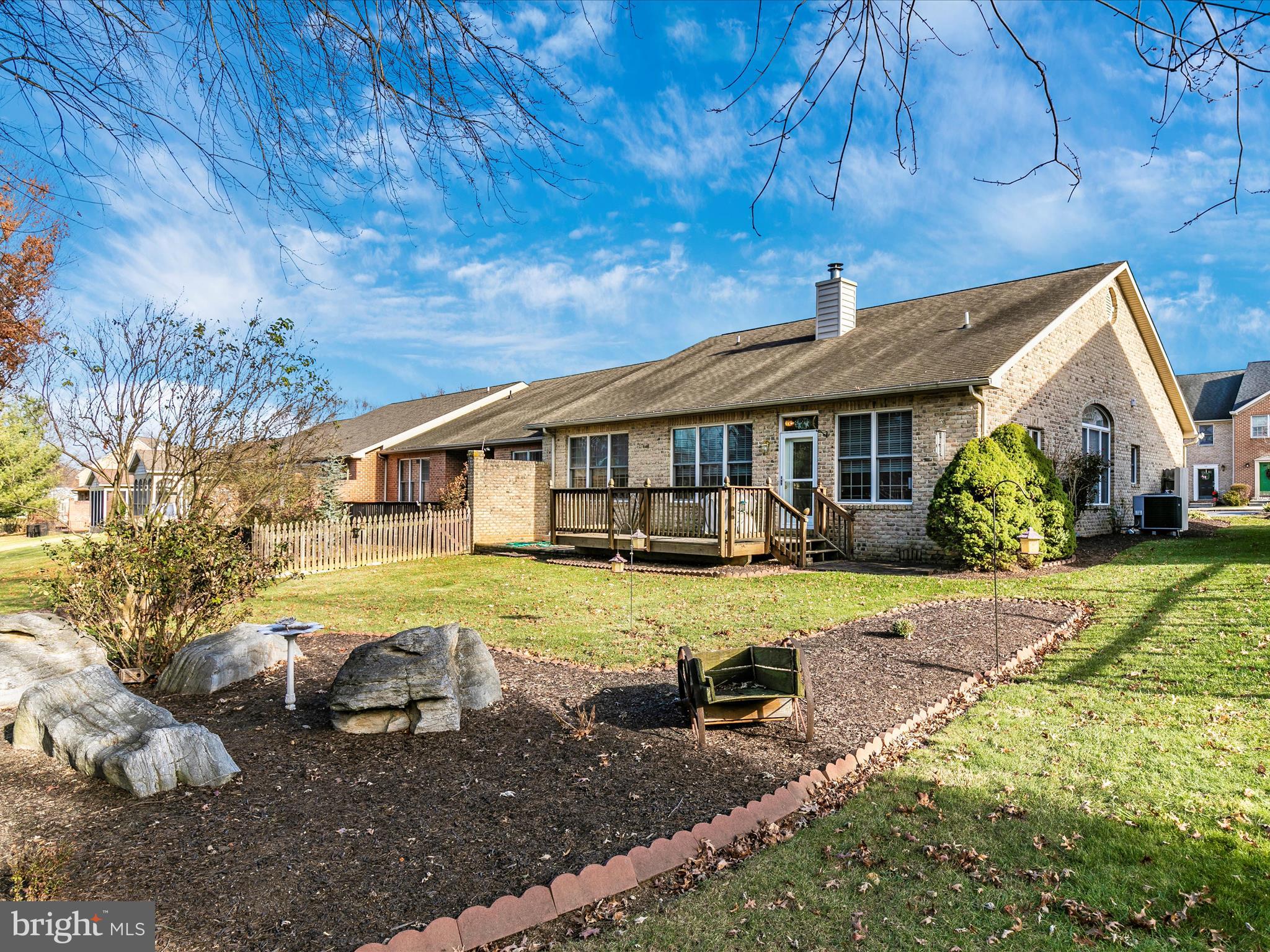 SPRING MILLS COMMONS - Residential