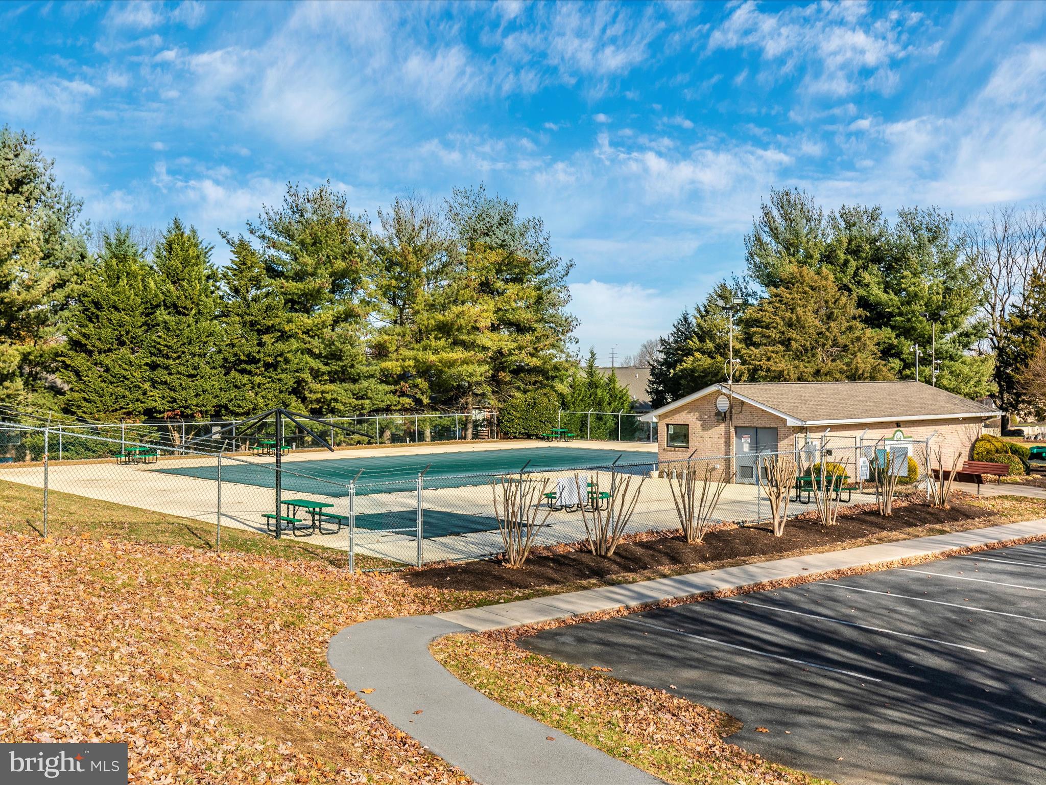 SPRING MILLS COMMONS - Residential