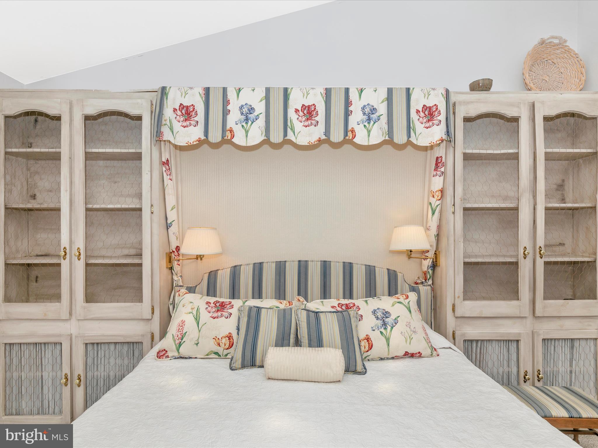 SPRING MILLS COMMONS - Residential