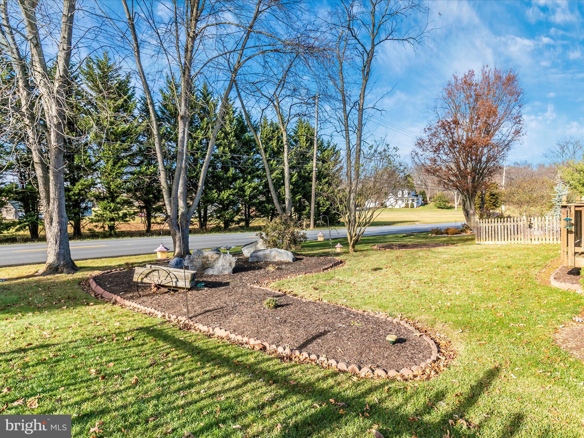 SPRING MILLS COMMONS - Residential