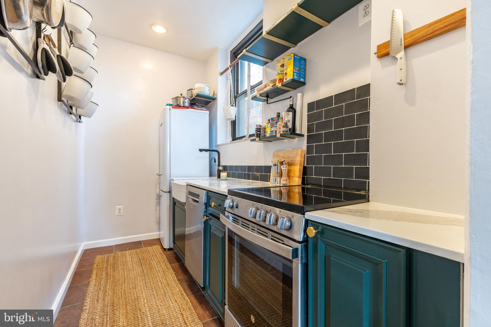 WASHINGTON SQ WEST - Residential