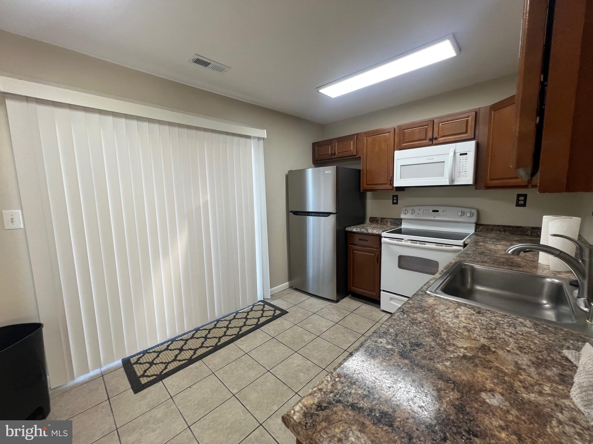 VILLAGE OF PAWNEE - Residential Lease