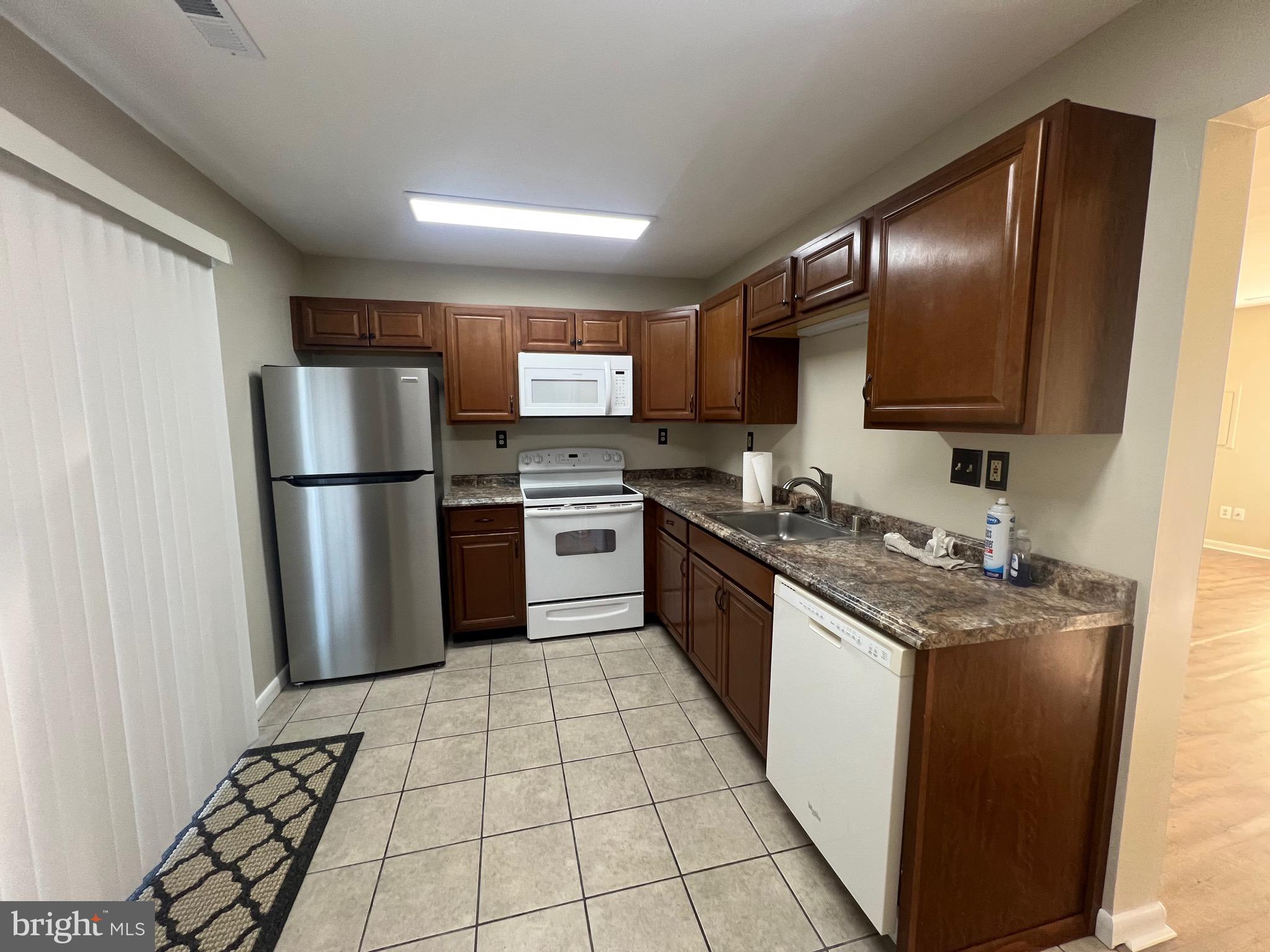 VILLAGE OF PAWNEE - Residential Lease