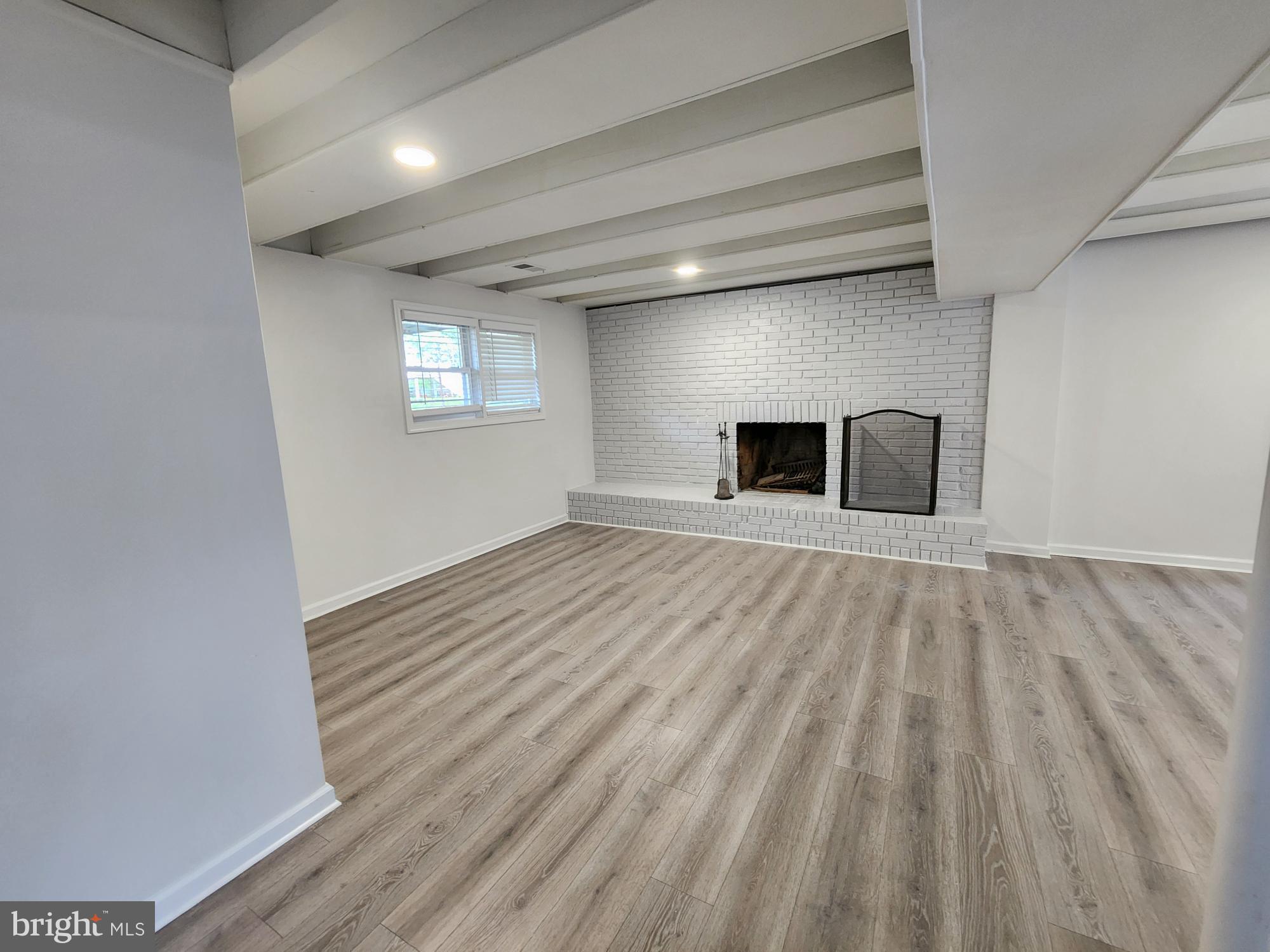 PINEHURST ESTATES - Residential Lease