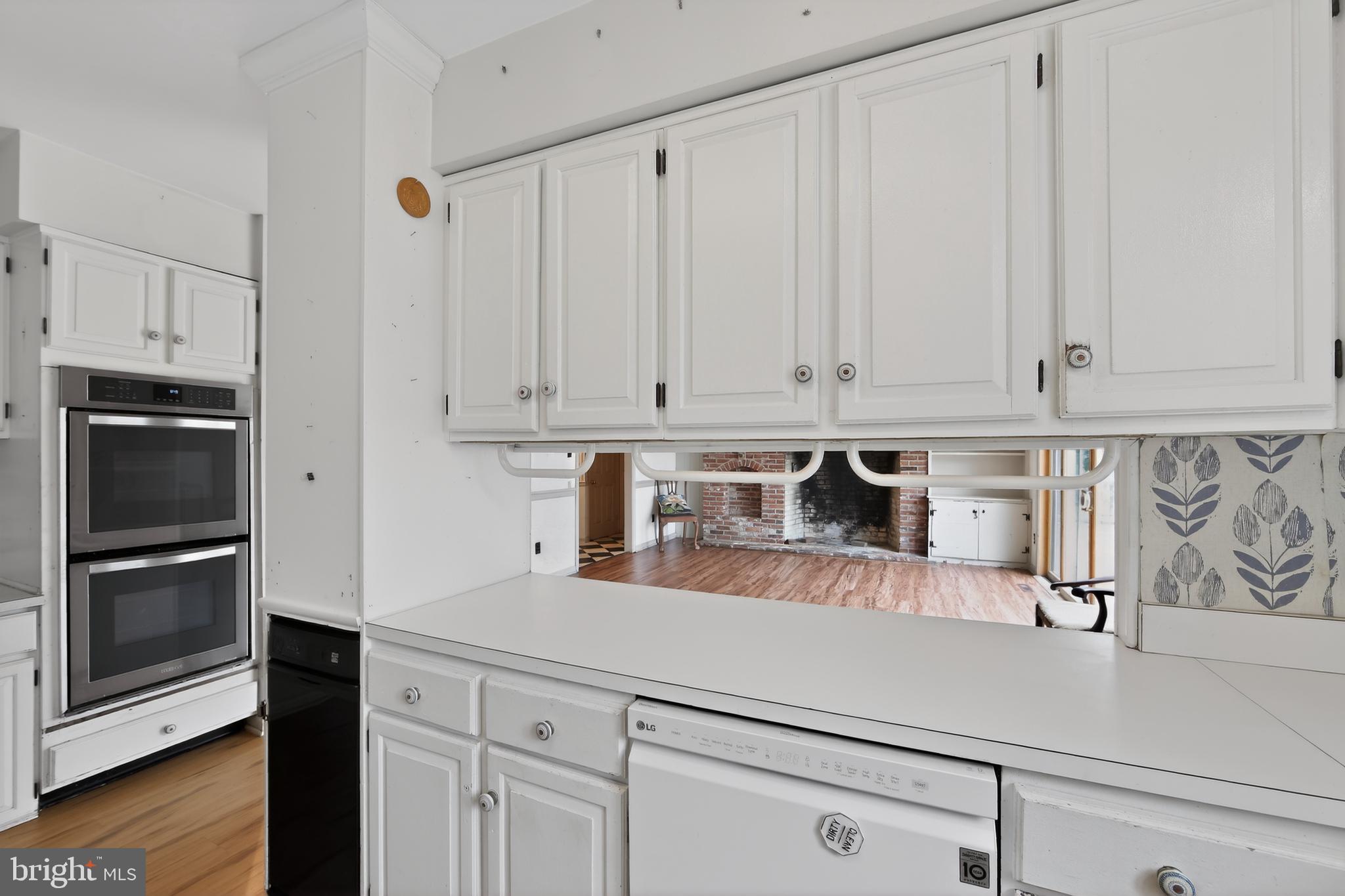 FOUR OAKS FARM - Residential