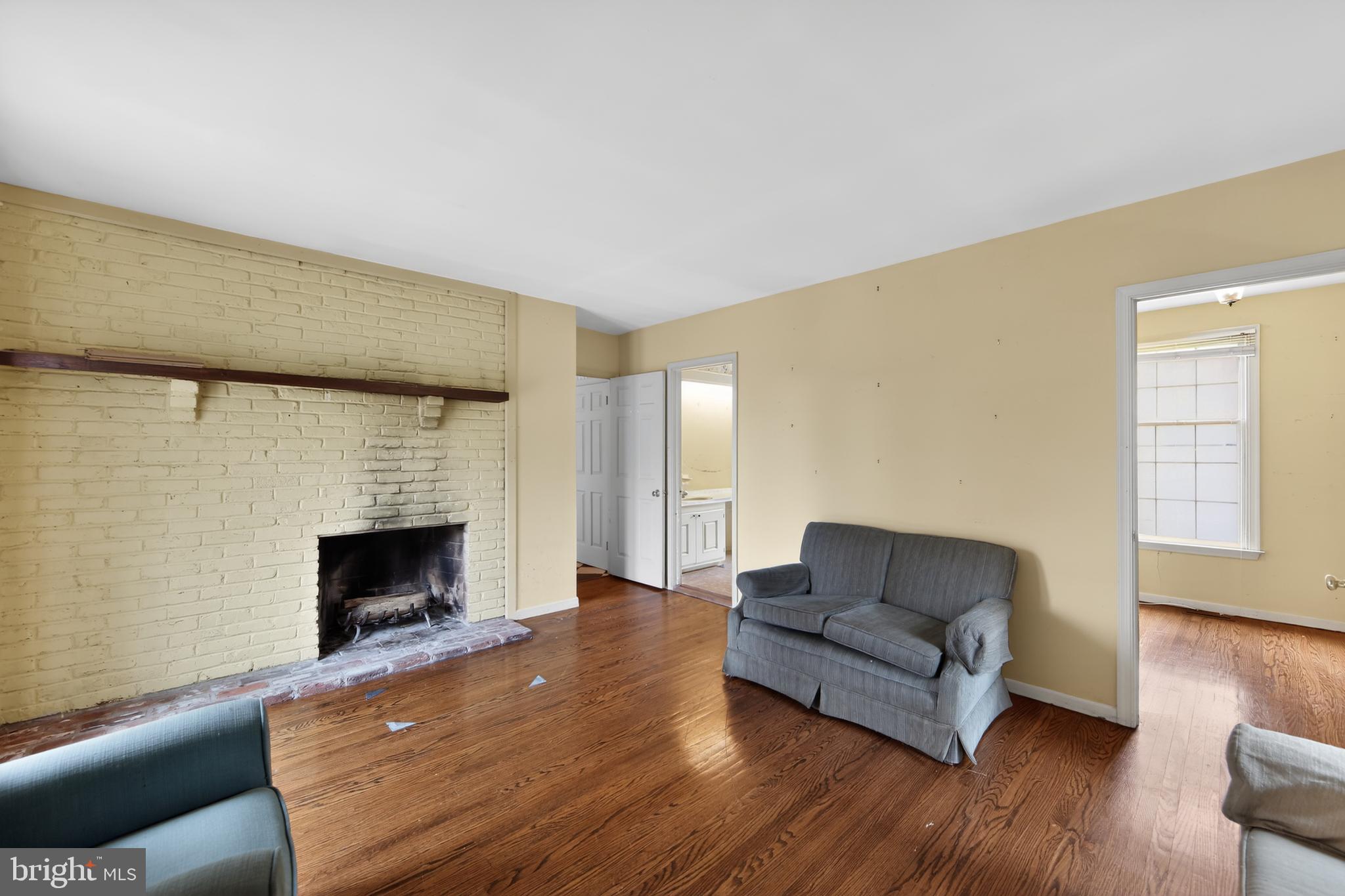 FOUR OAKS FARM - Residential