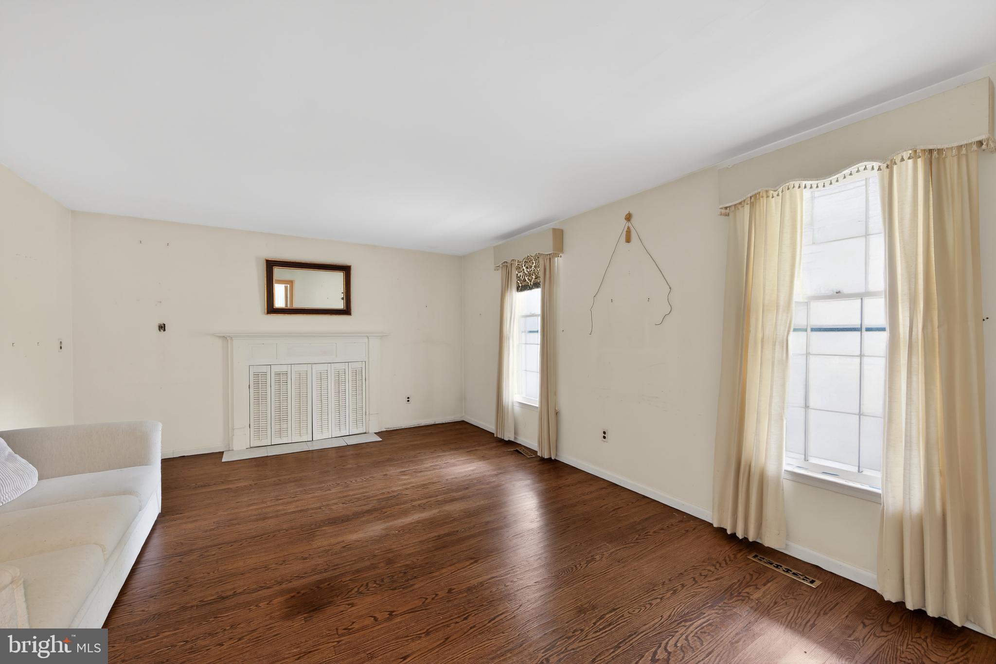 FOUR OAKS FARM - Residential