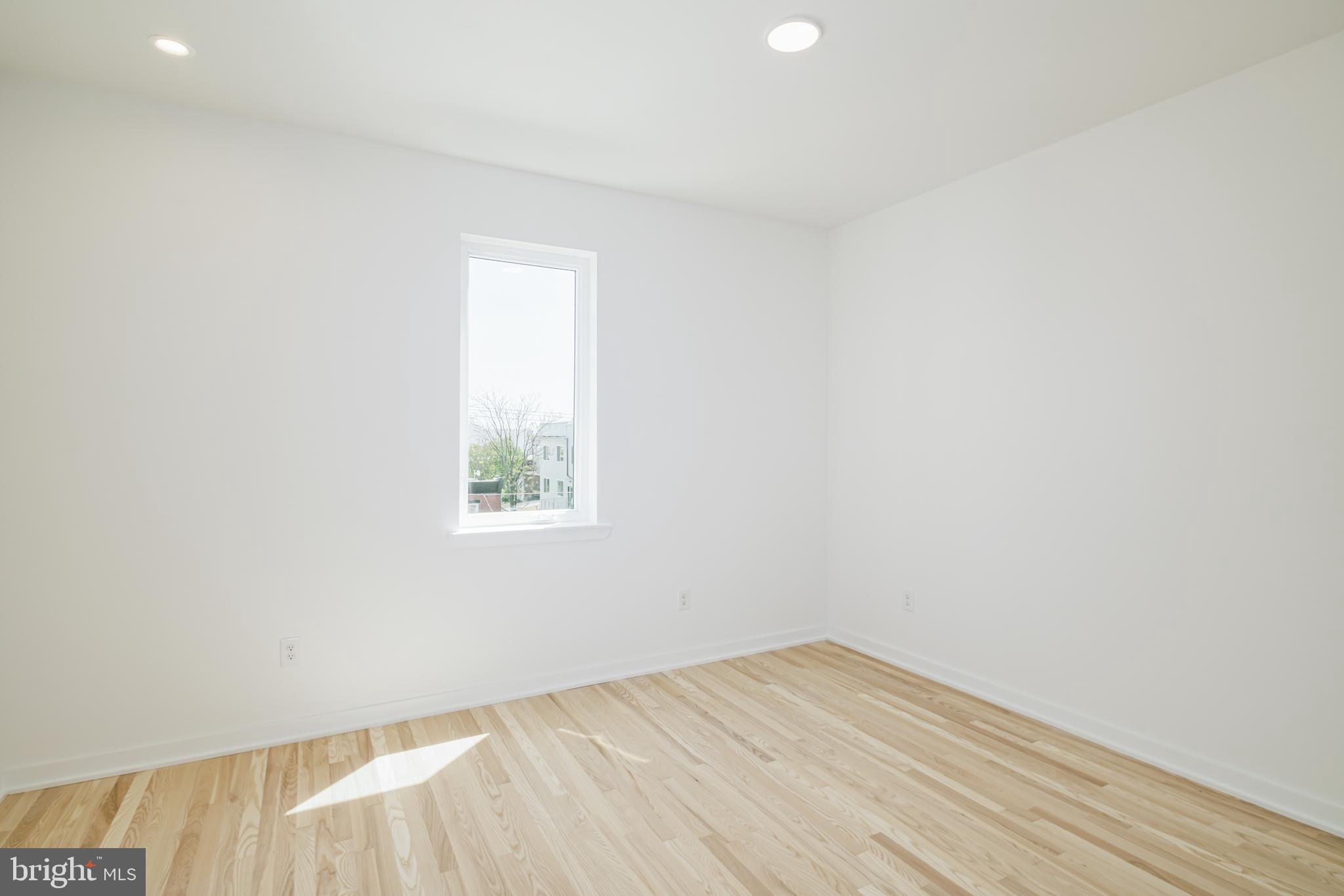 EAST KENSINGTON - Commercial Sale