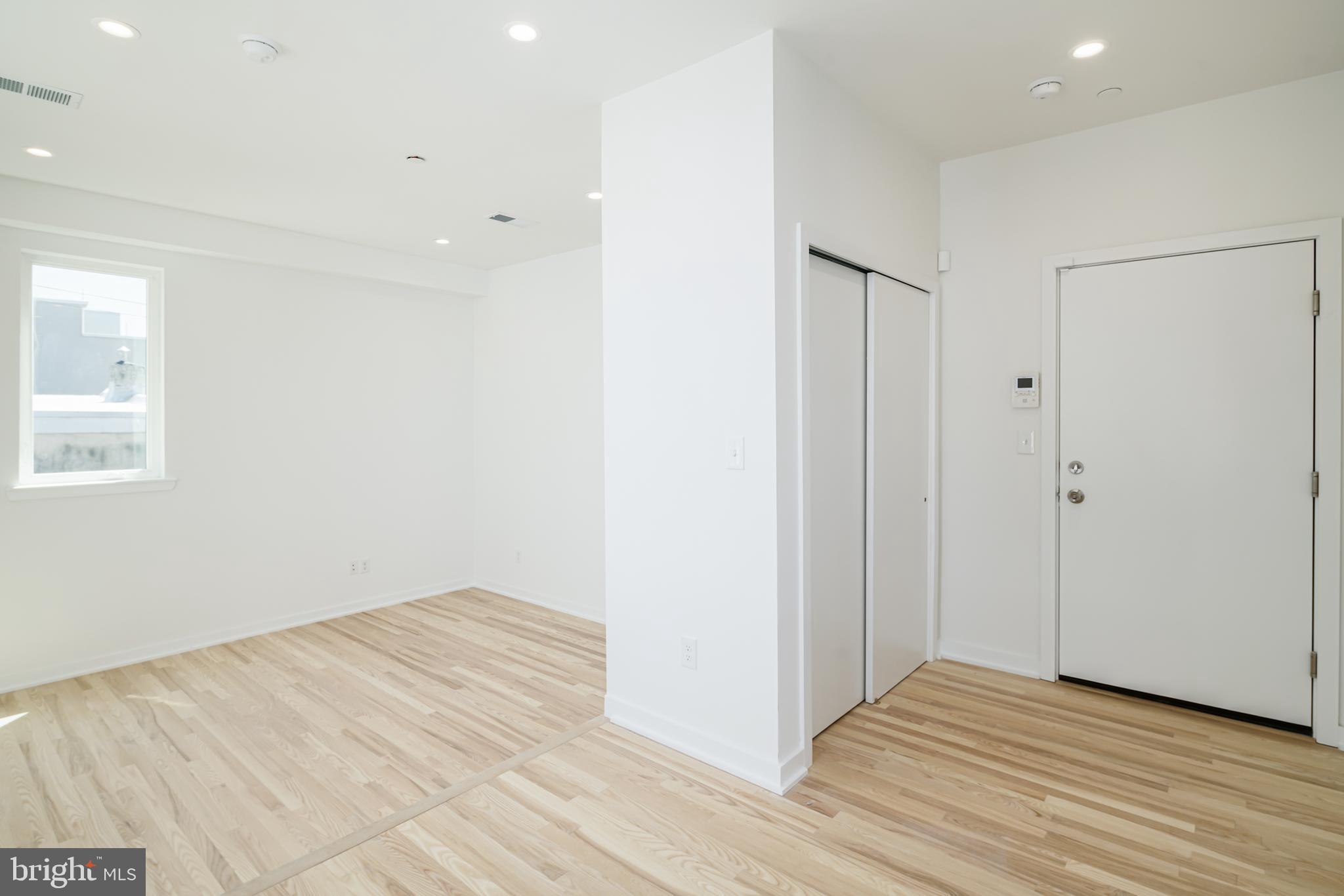 EAST KENSINGTON - Commercial Sale