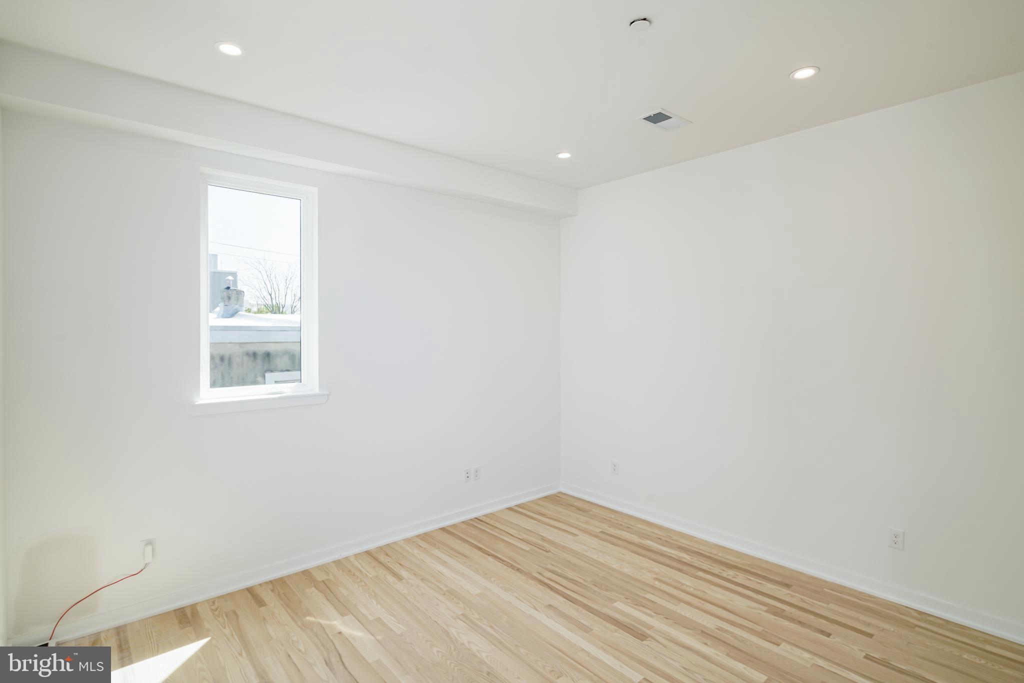 EAST KENSINGTON - Commercial Sale