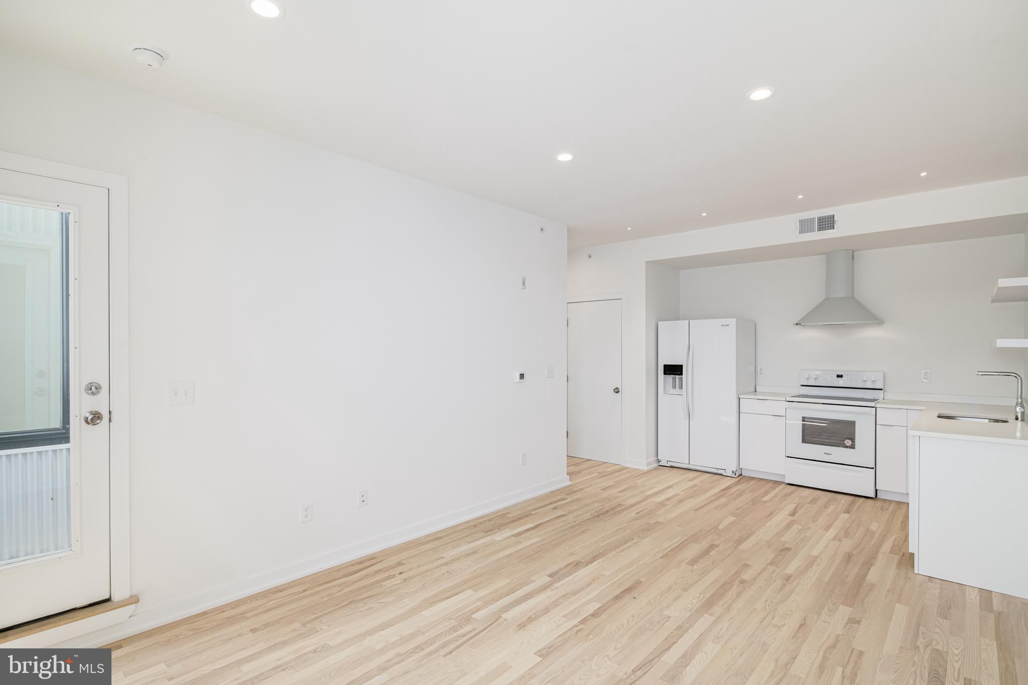 EAST KENSINGTON - Commercial Sale