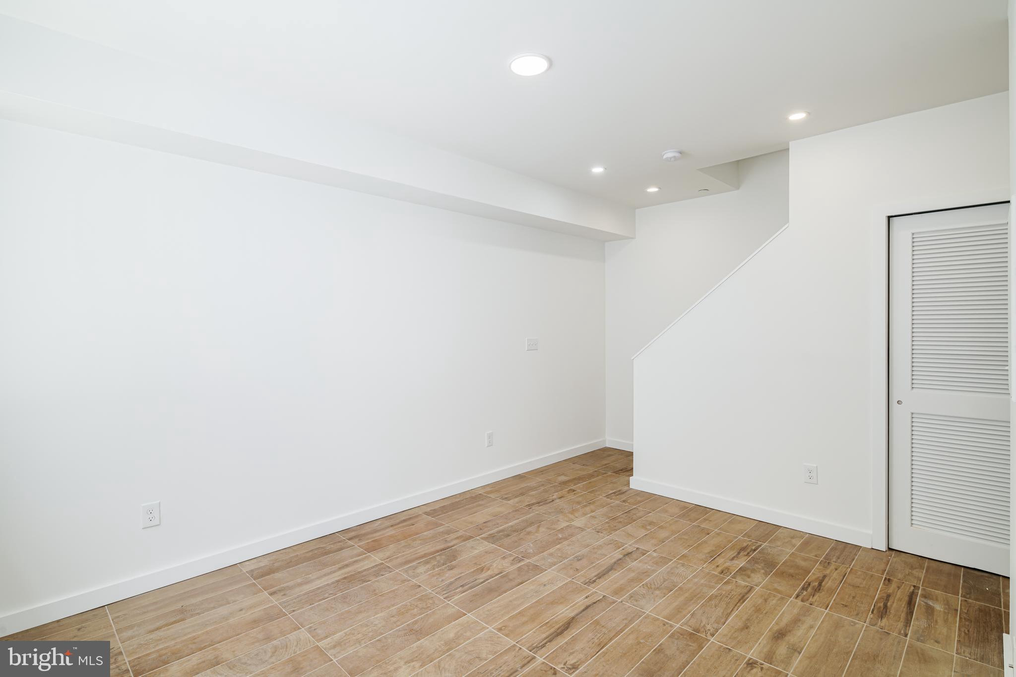 EAST KENSINGTON - Commercial Sale