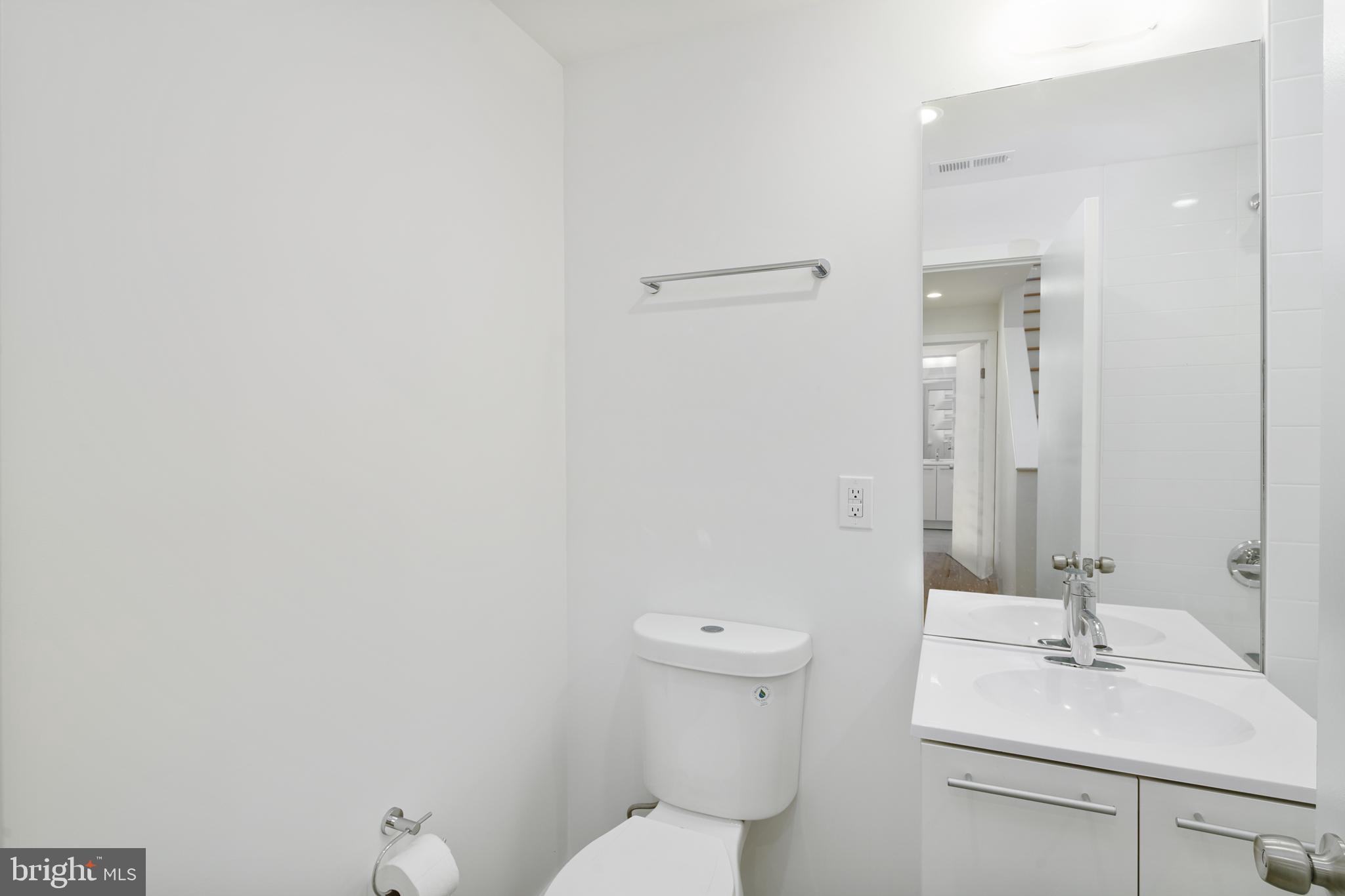 EAST KENSINGTON - Commercial Sale