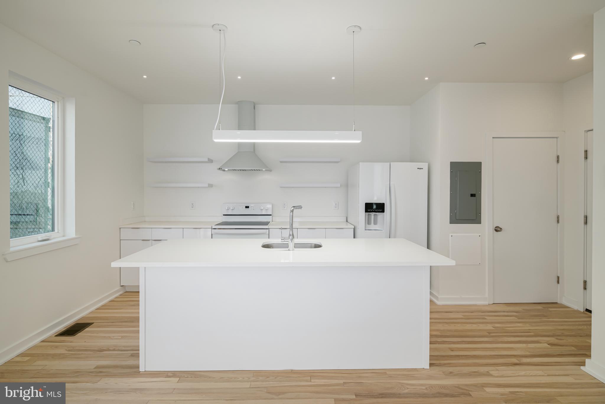 EAST KENSINGTON - Commercial Sale