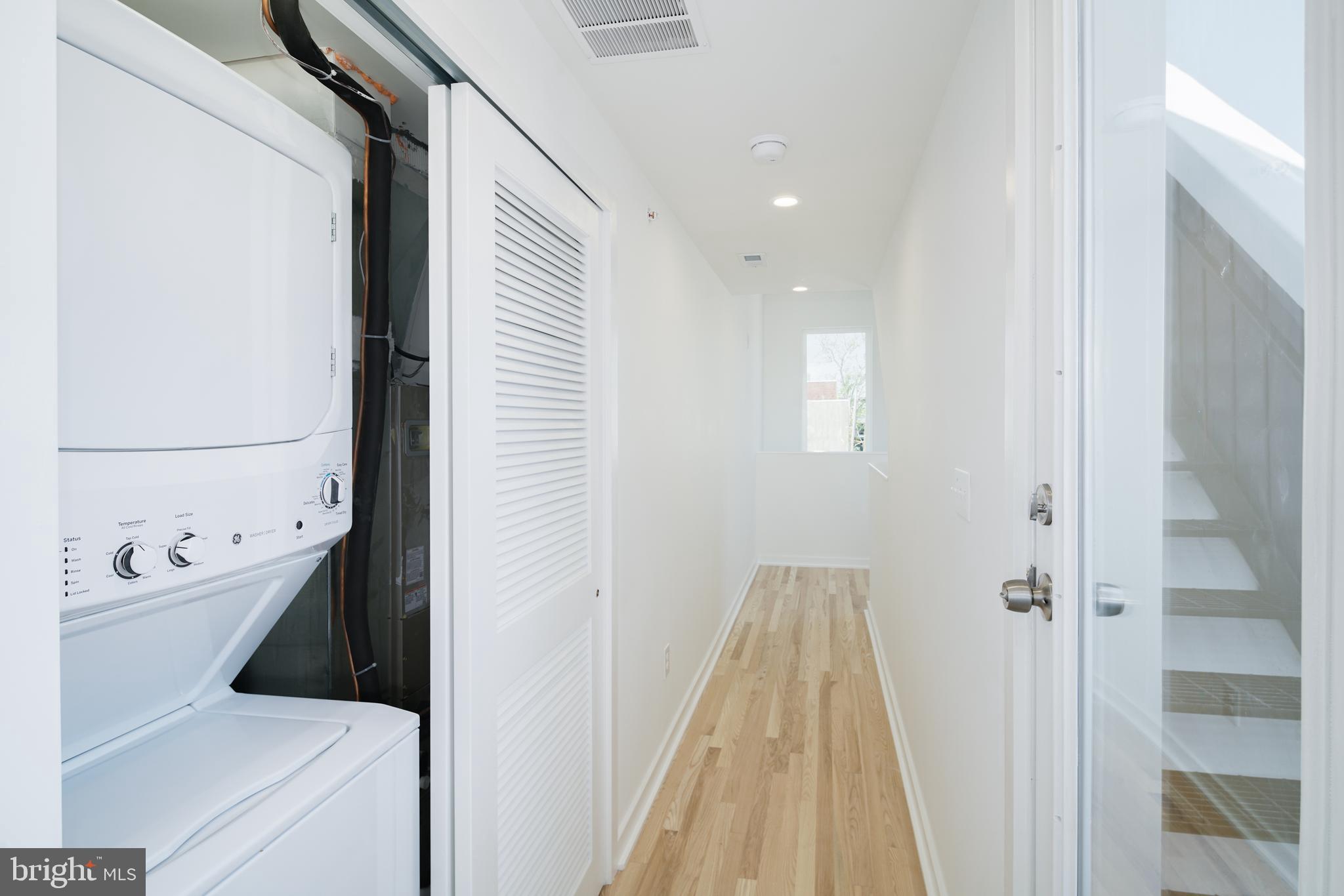 EAST KENSINGTON - Commercial Sale