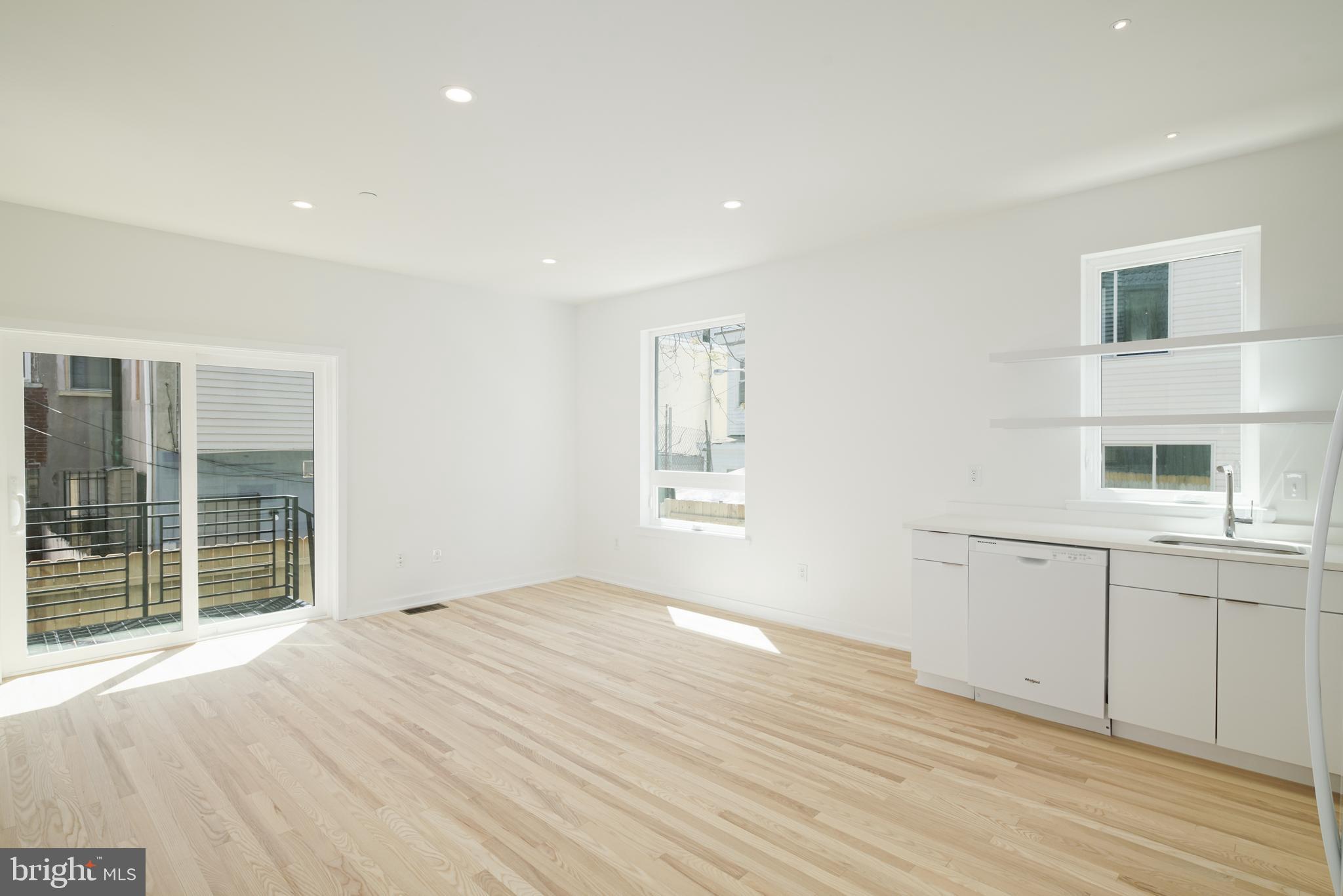 EAST KENSINGTON - Commercial Sale