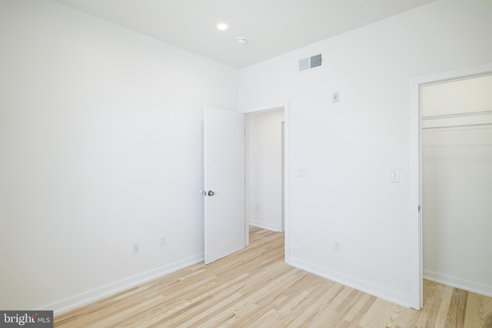 EAST KENSINGTON - Commercial Sale