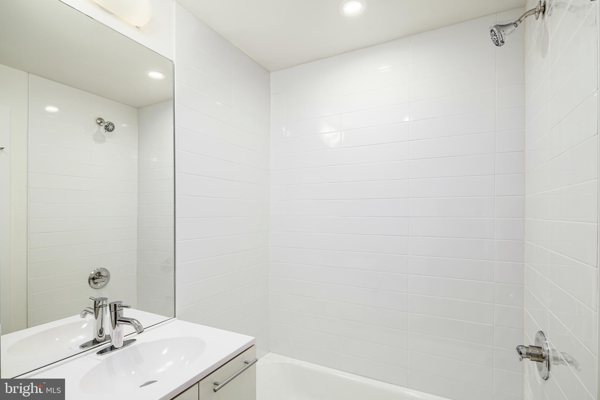 EAST KENSINGTON - Commercial Sale